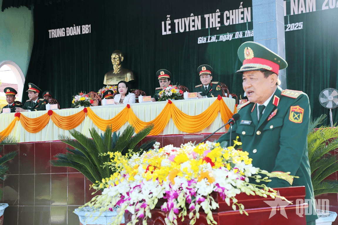 Thượng tướng Võ Minh Lương dự Lễ tuyên thệ chiến sĩ mới Trung đoàn 1 (Sư đoàn 2, Quân khu 5)