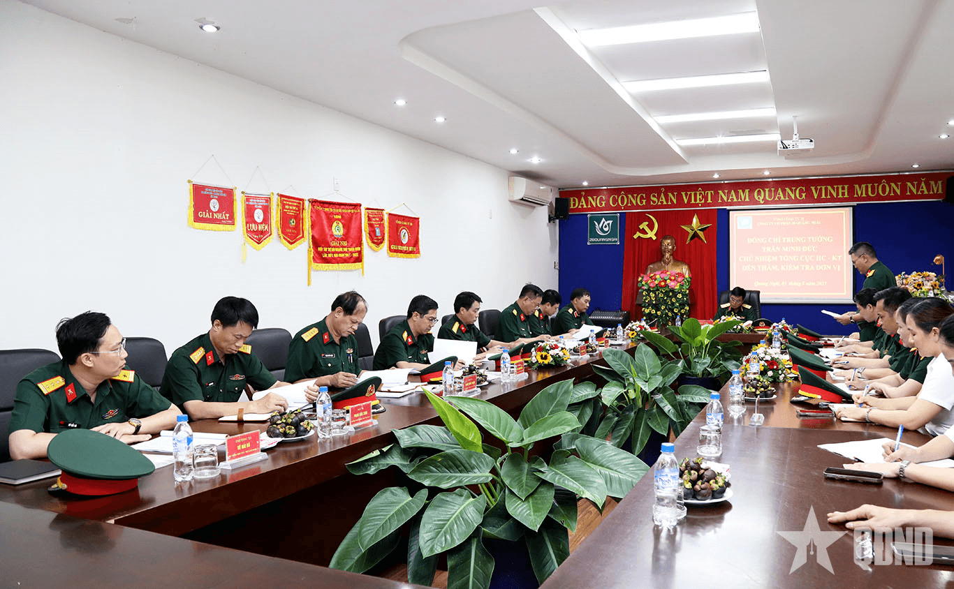 Trung tướng Trần Minh Đức kiểm tra Công ty Cổ phần 28 Quảng Ngãi
