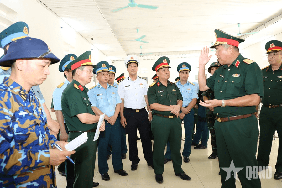 Thiếu tướng Huỳnh Tấn Hùng kiểm tra công tác bảo đảm hậu cần cho lực lượng thực hiện nhiệm vụ diễu binh, diễu hành
