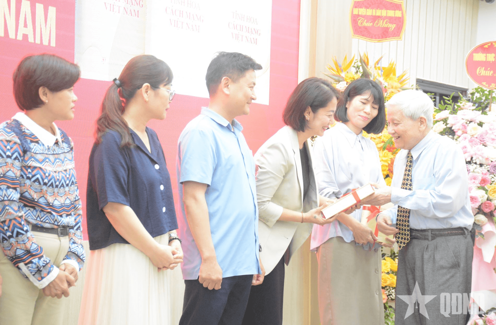 Ra mắt cuốn sách "Tinh hoa cách mạng Việt Nam" của nhà báo lão thành Hà Đăng