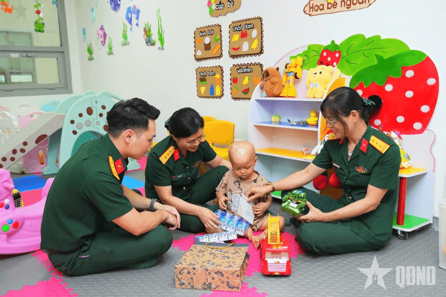 Nghỉ chăm sóc con ốm, quân nhân được đề xuất thời gian hưởng chế độ thế nào?
