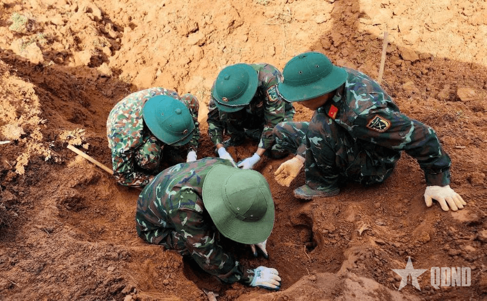 Đoàn Kinh tế - Quốc phòng 337 (Quân khu 4): Tổ chức truy điệu, an táng 10 hài cốt liệt sĩ