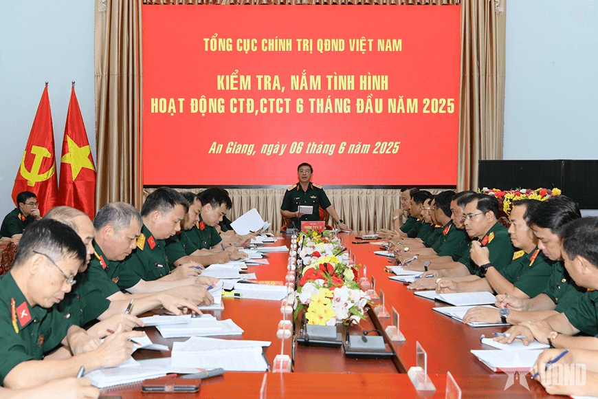 Đoàn công tác Tổng cục Chính trị kiểm tra tại Sư đoàn 330, Quân khu 9