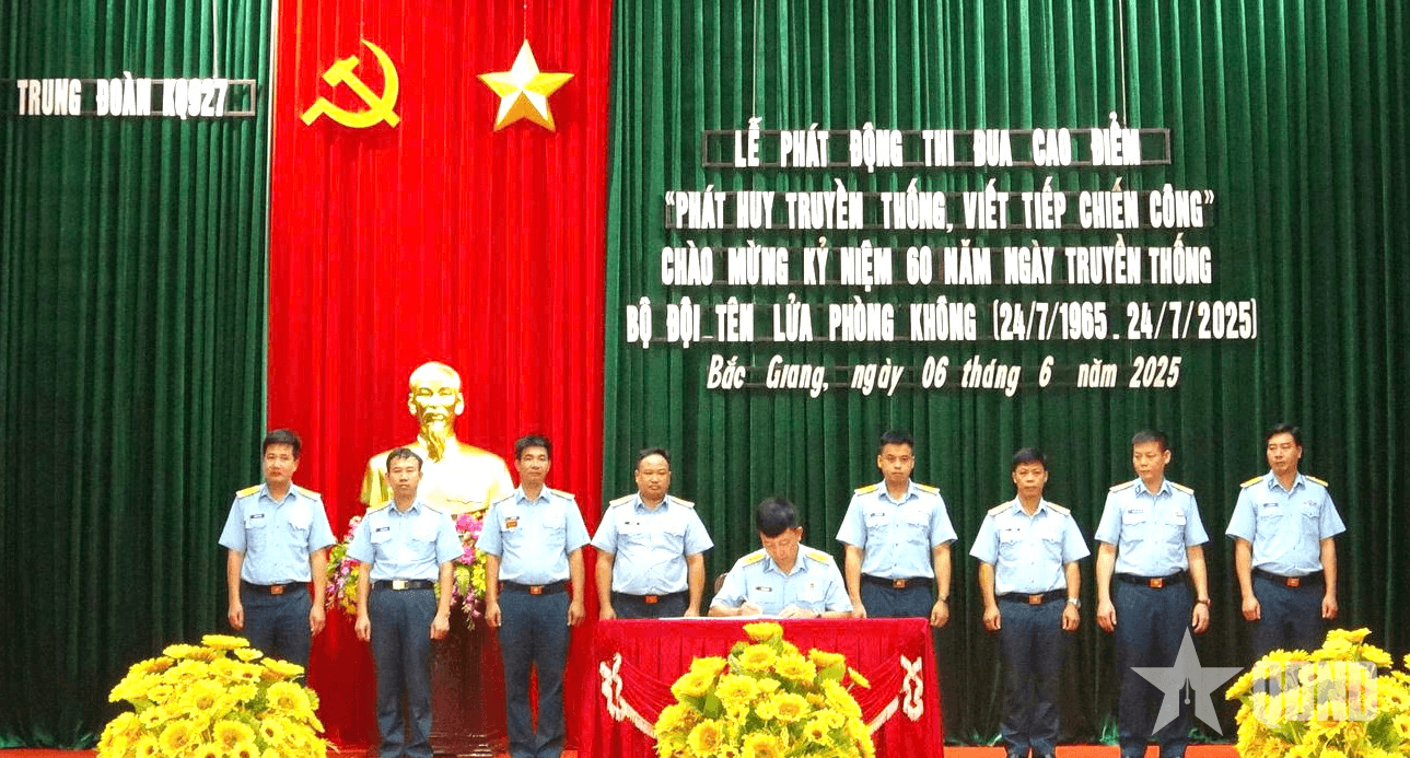 Phát huy truyền thống, viết tiếp chiến công Bộ đội Tên lửa anh hùng