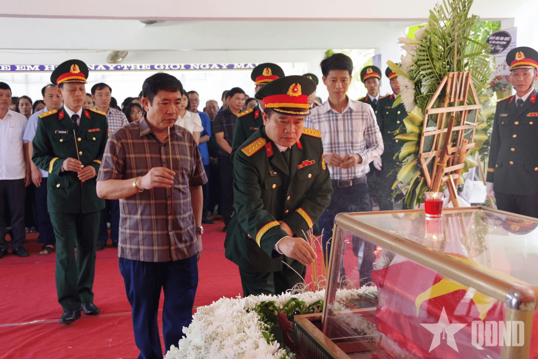 Thành phố Hà Tĩnh an táng hài cốt liệt sĩ