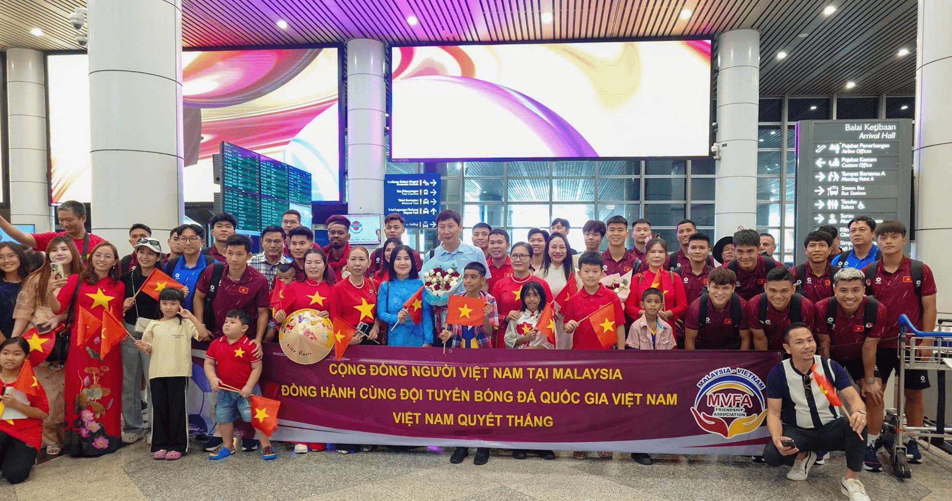Đội tuyển Việt Nam tới Kuala Lumpur, tự tin thắng tuyển Malaysia