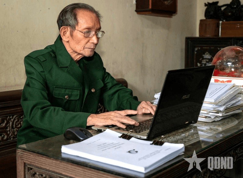 Tận tụy góp sức xây dựng quê hương