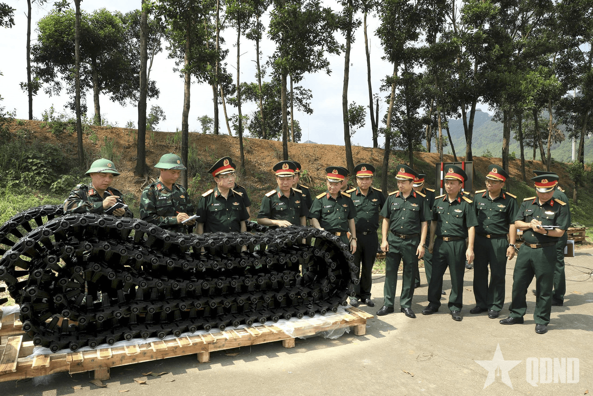 Bảo đảm tốt trang bị kỹ thuật, phương tiện thực hiện nhiệm vụ diễu binh, diễu hành