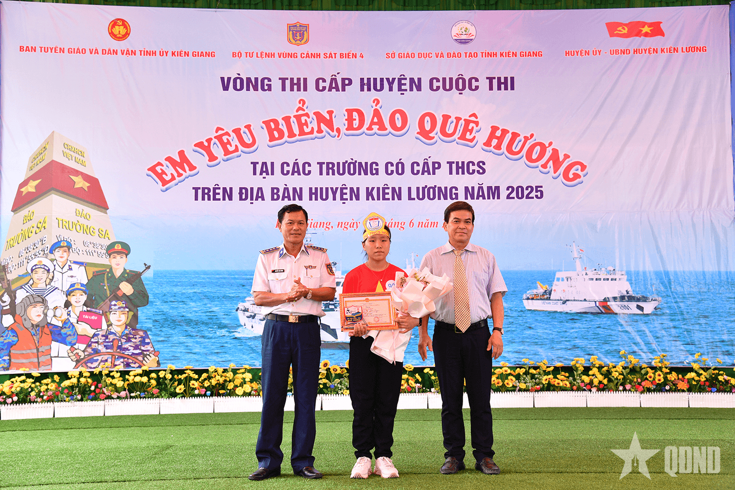 Bộ tư lệnh Vùng Cảnh sát biển 4 đồng hành với ngư dân