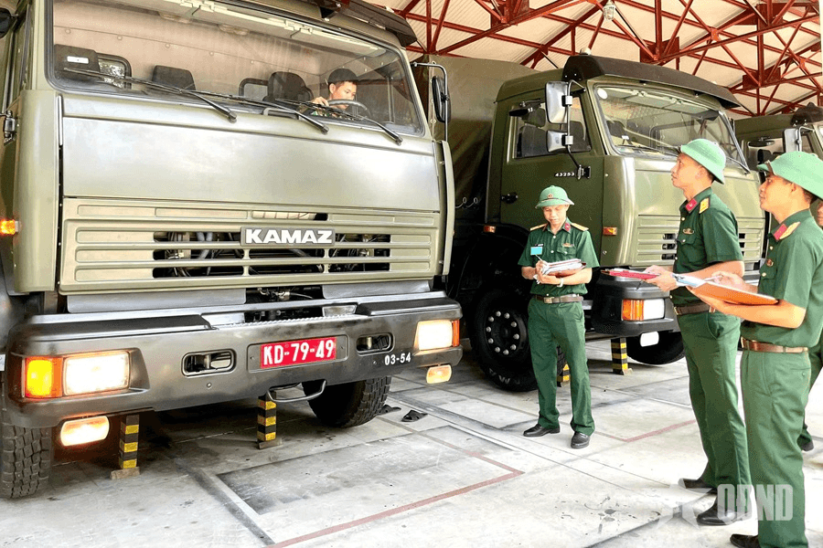 Quân nhân chấp hành các quy định về trật tự, an toàn giao thông: Không chỉ an toàn mà còn là danh dự