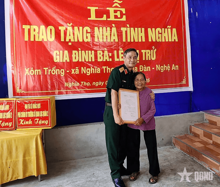 Trường Sĩ quan Lục quân 2 trao tặng 2 căn nhà tình nghĩa
