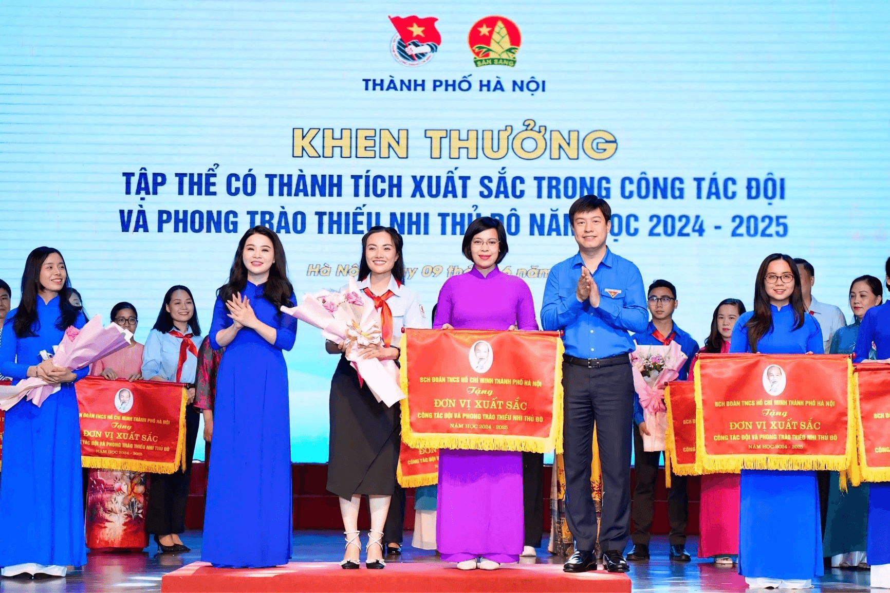 Các cấp bộ Đoàn TP Hà Nội trao tặng hơn 25 tỷ đồng hỗ trợ học sinh khó khăn