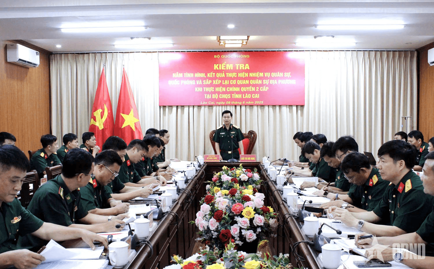 Trung tướng Đỗ Xuân Tụng kiểm tra tại Bộ CHQS tỉnh Lào Cai và Yên Bái
