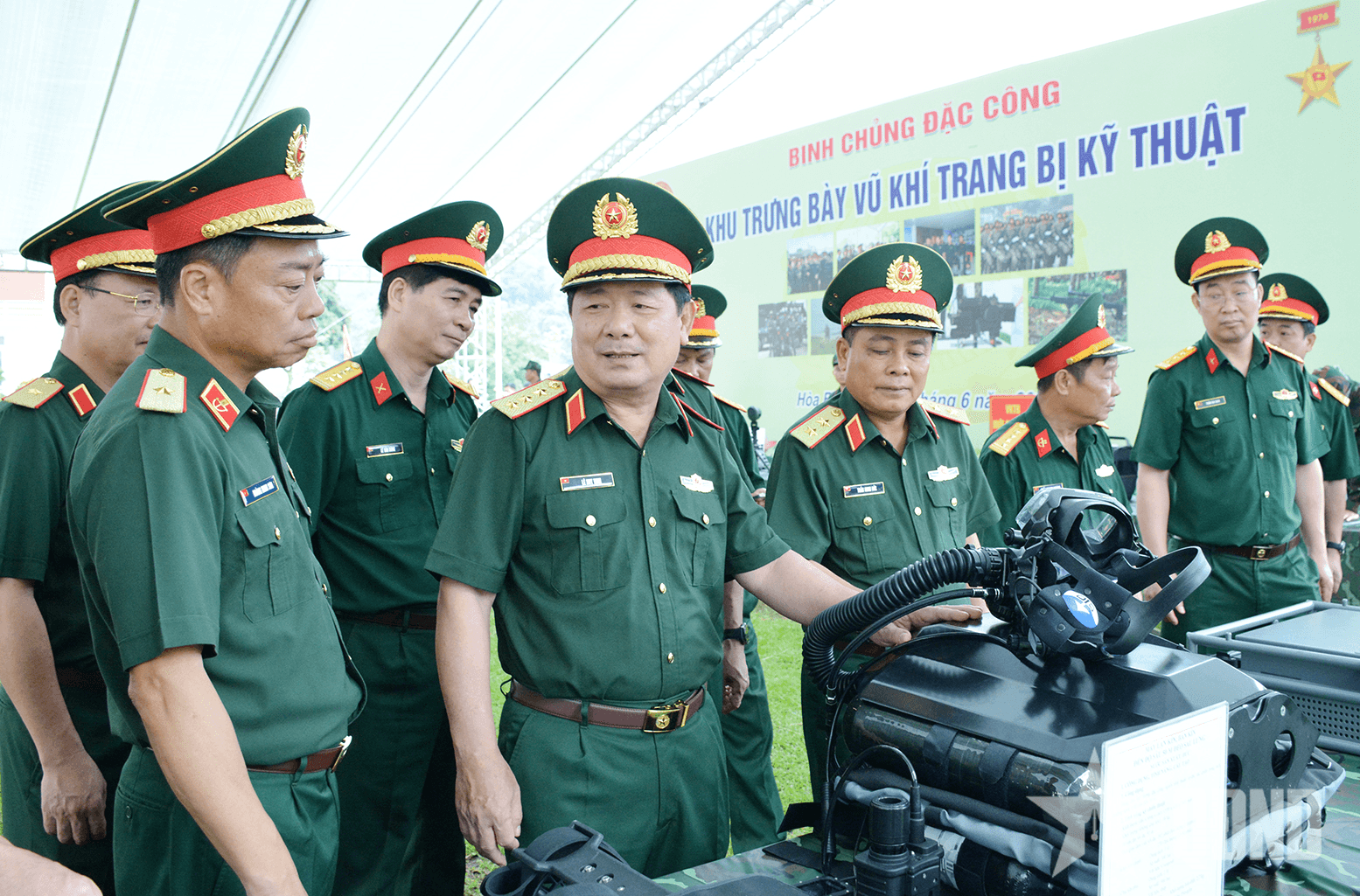 Thượng tướng Lê Huy Vịnh làm việc với Binh chủng Đặc công