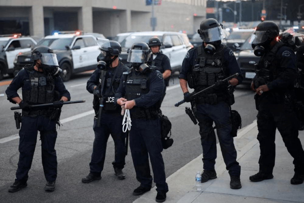 Mỹ điều thêm lính Thủy quân lục chiến tới thành phố Los Angeles