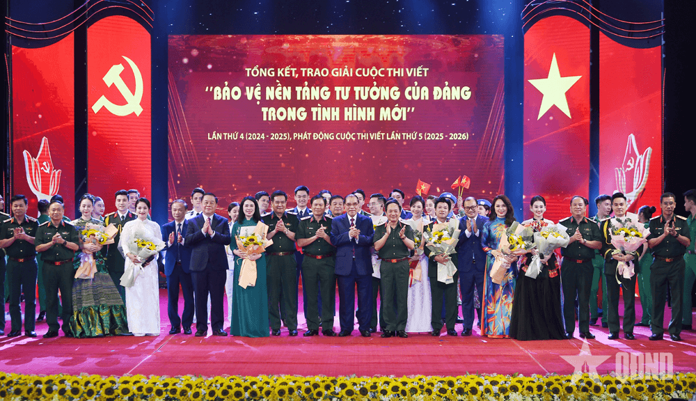 Toàn quân tiếp tục đẩy mạnh công tác bảo vệ nền tảng tư tưởng của Đảng, đấu tranh phản bác các quan điểm sai trái, thù địch trong kỷ nguyên mới