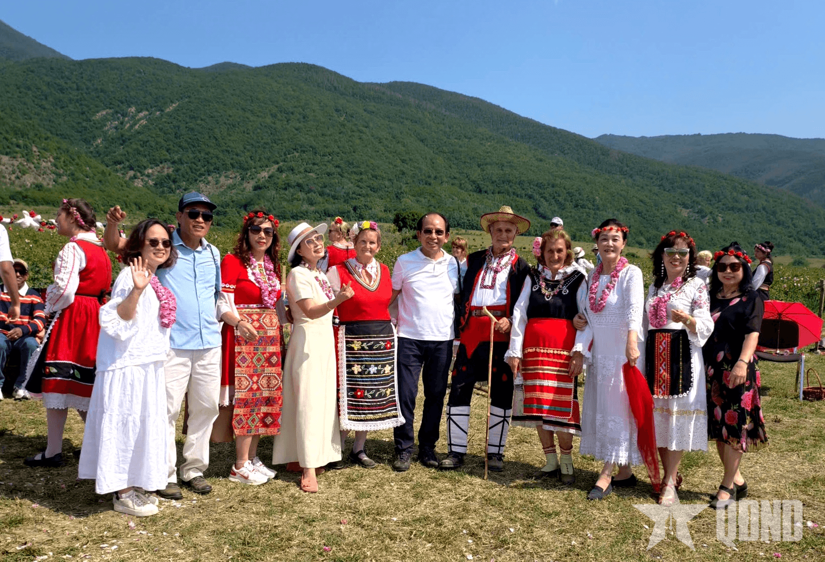 Giao lưu văn hóa tại Lễ hội hoa hồng Bulgaria