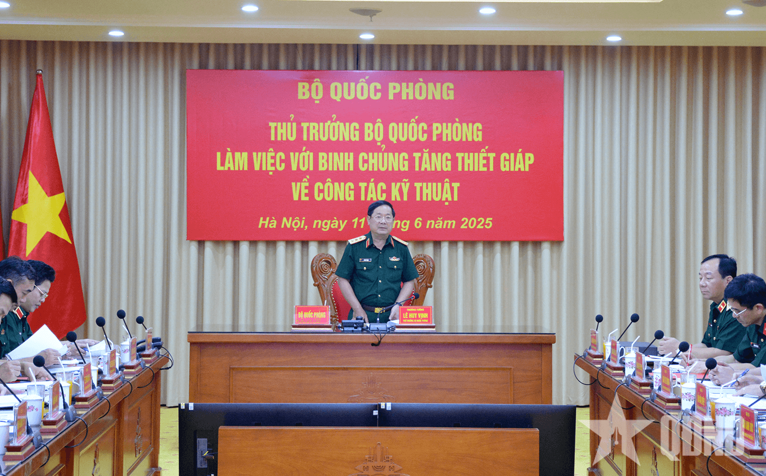 Thượng tướng Lê Huy Vịnh làm việc với Binh chủng Tăng thiết giáp