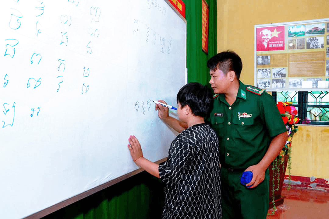 Sân chơi hè bổ ích dành tặng học sinh nghèo dân tộc Khmer