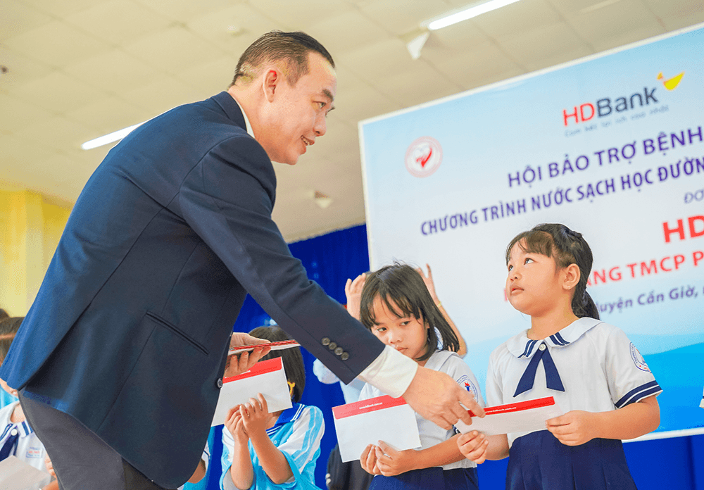 5 tháng đầu năm, HDBank tặng 2.000 căn nhà tình thương