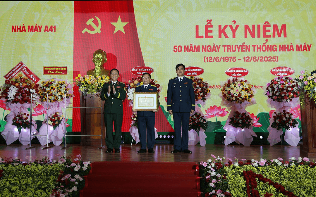 Trung tướng Phạm Trường Sơn dự Lễ kỷ niệm 50 năm Ngày truyền thống Nhà máy A41