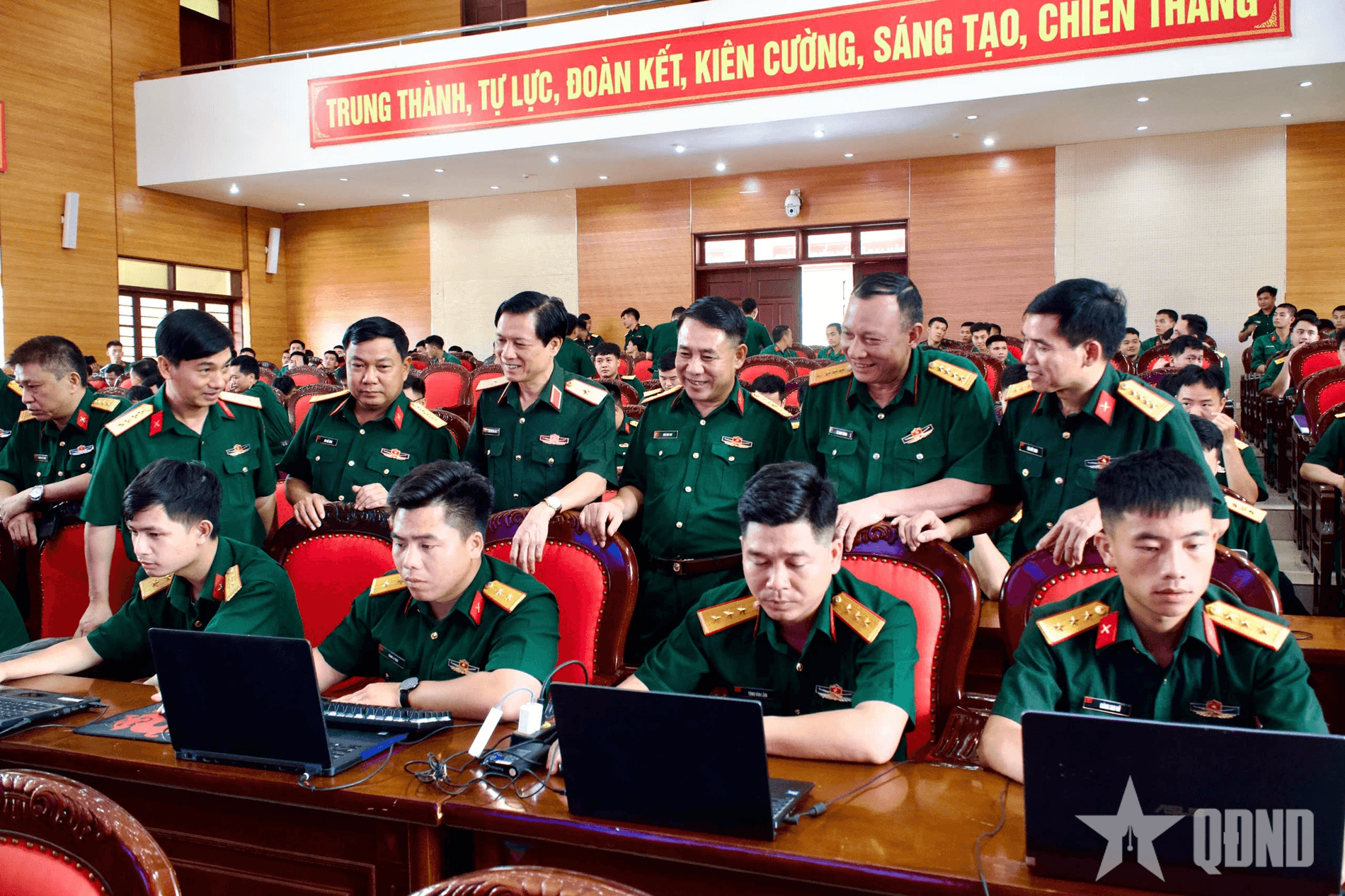 Sư đoàn 316 phát động Cuộc thi trực tuyến “Tìm hiểu kiến thức pháp luật trên Báo Quân đội nhân dân” năm 2025