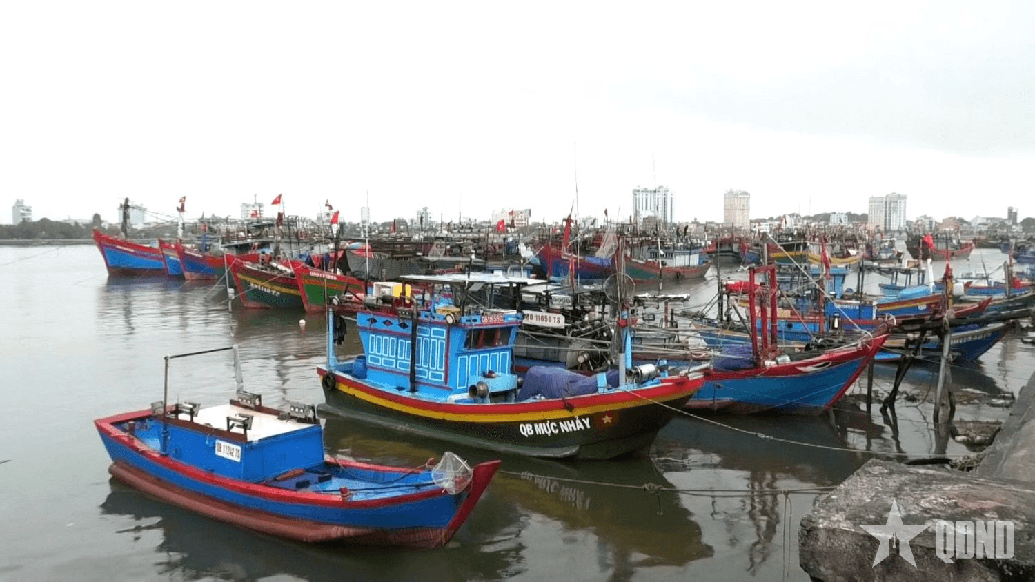 Bộ đội Biên phòng tỉnh Quảng Bình kêu gọi tàu, thuyền tránh bão số 1