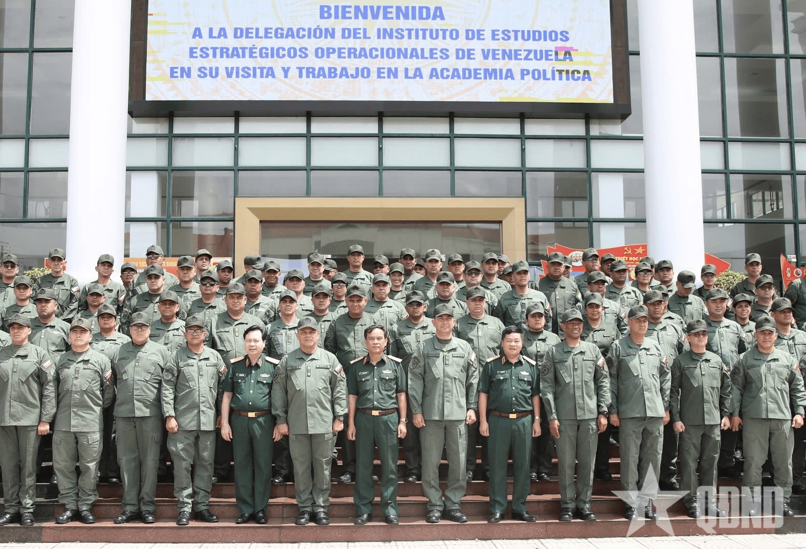 Viện nghiên cứu Tác chiến Chiến lược Venezuela thăm và làm việc tại Học viện Chính trị