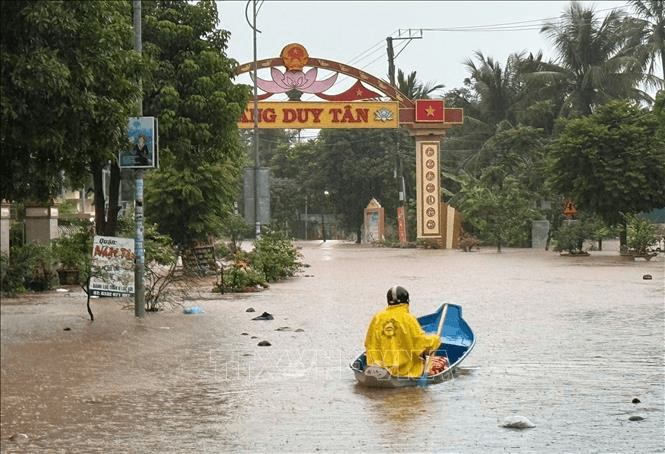 Bão số 1: Quảng Trị di dời khẩn cấp hàng nghìn người dân; lũ trên sông Hương đang trên mức báo động 2