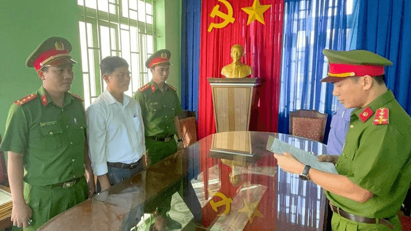 Khởi tố, bắt tạm giam cựu Chánh văn phòng HĐND, UBND huyện Bù Đăng
