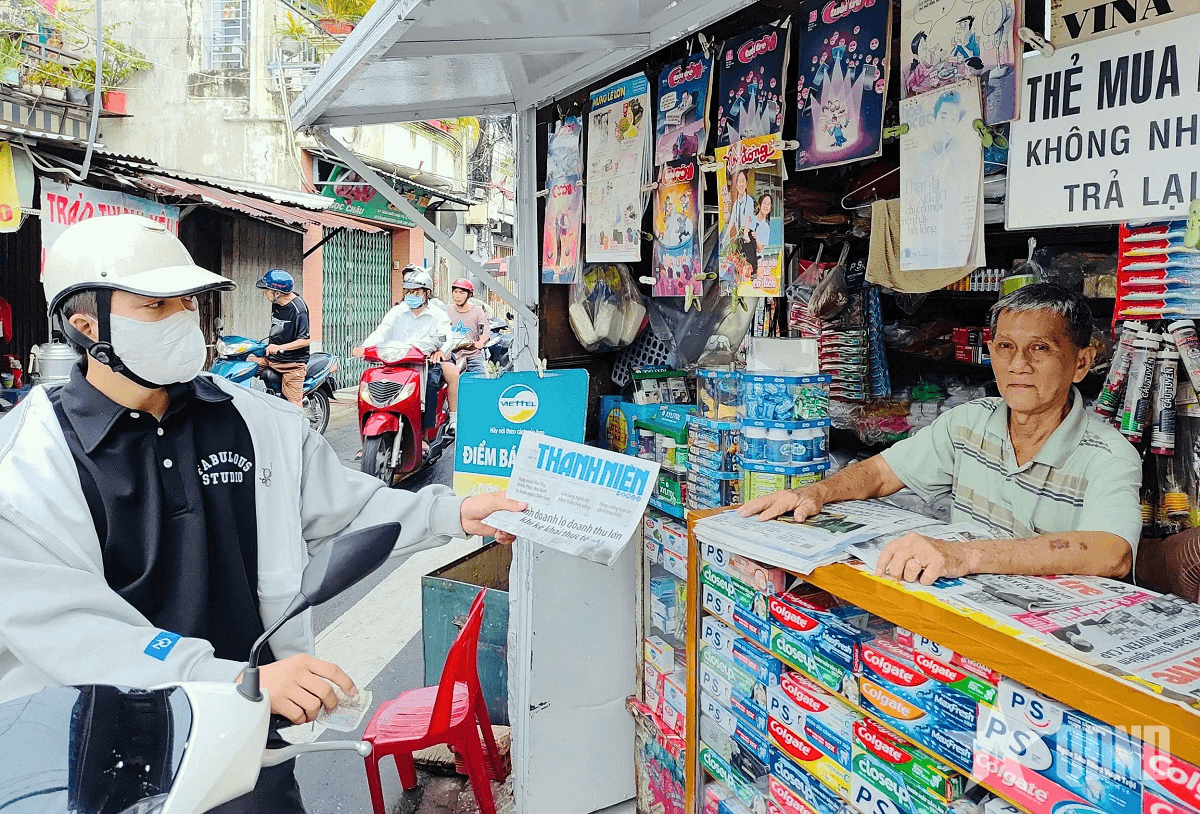 Sạp báo giấy lưu giữ ký ức đẹp