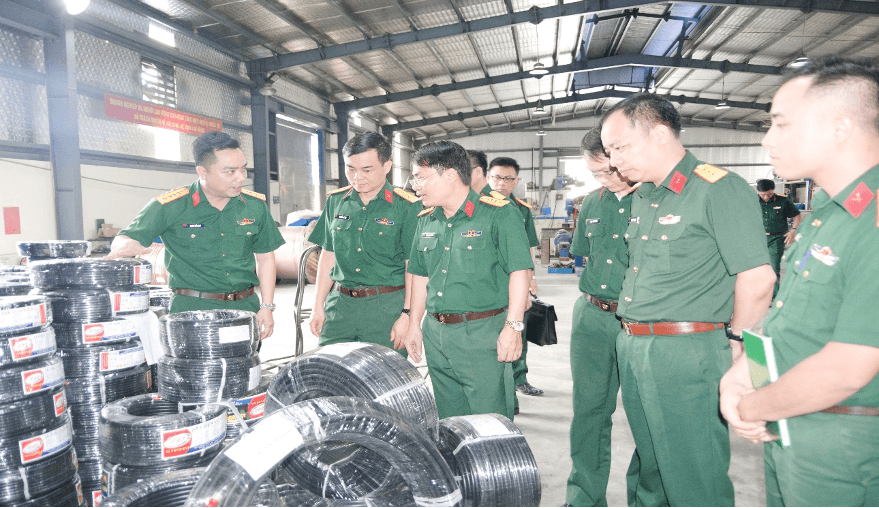 Tham quan, học tập thực tế tại Nhà máy Z143, Tổng cục Công nghiệp Quốc phòng