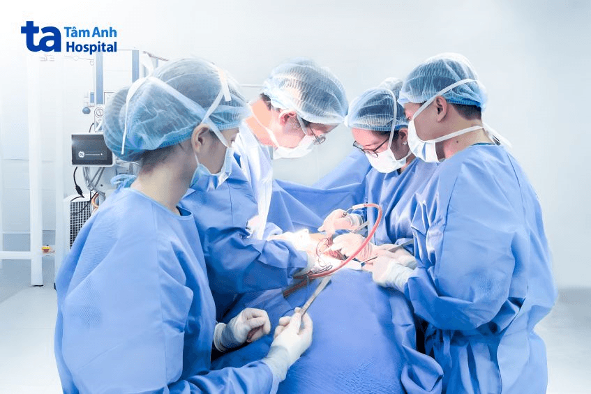 Loại bỏ khối bướu giáp khổng lồ cho bệnh nhân