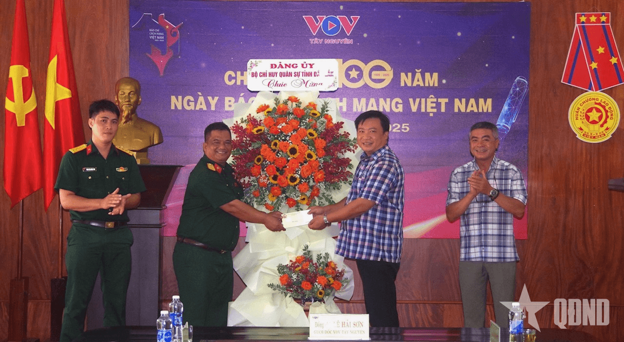 Bộ CHQS tỉnh Đắk Lắk chúc mừng các cơ quan báo chí trên địa bàn