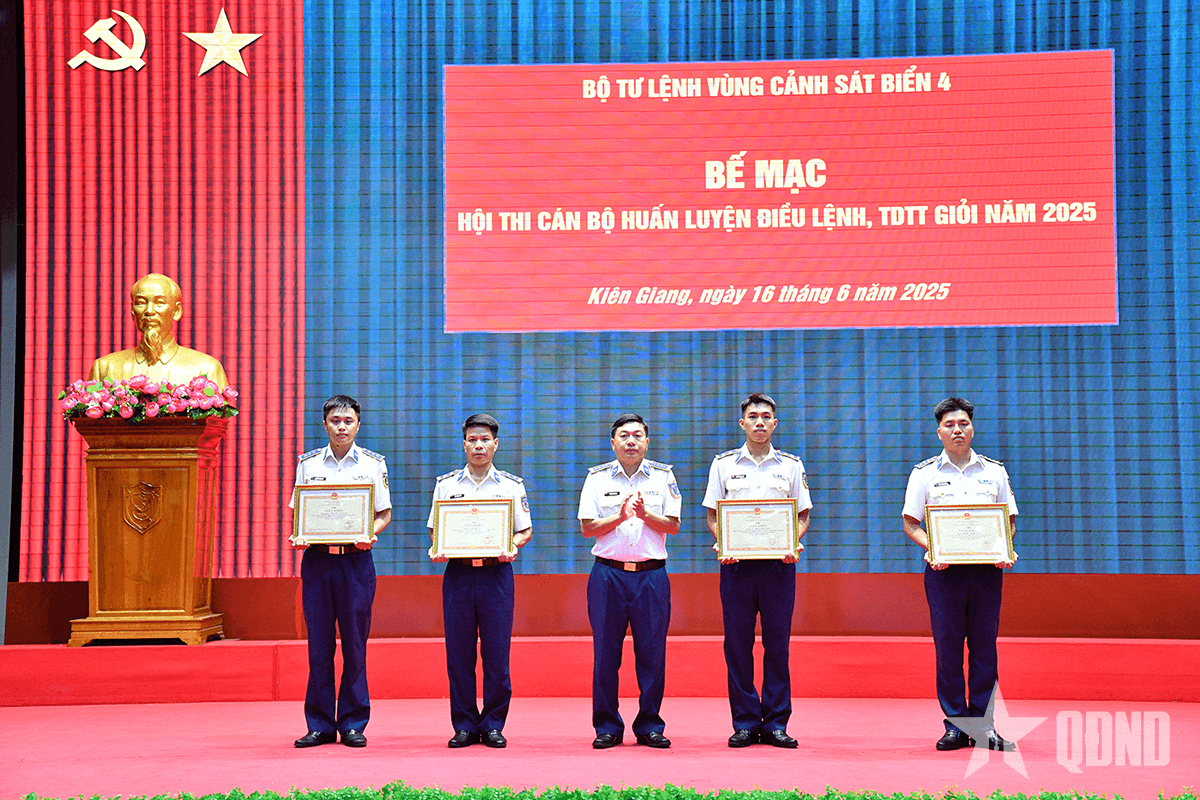 Vùng Cảnh sát biển 4: Nâng cao trình độ cán bộ trong huấn luyện điều lệnh, thể dục thể thao