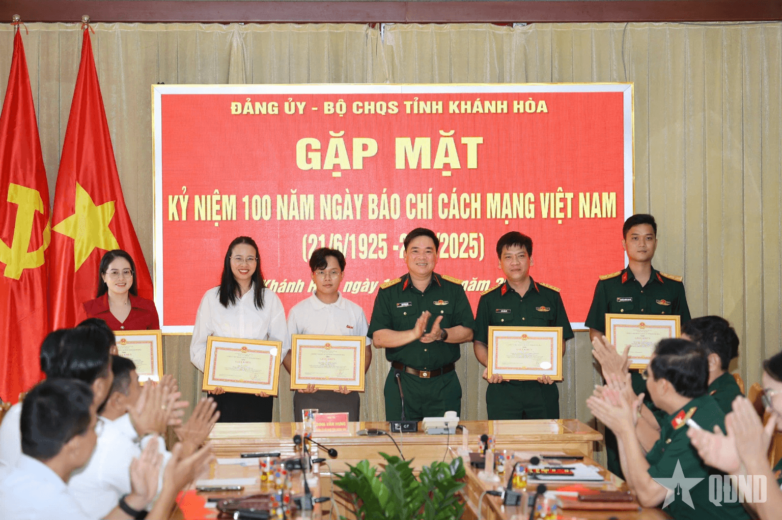 Đảng ủy, Bộ CHQS tỉnh Khánh Hòa gặp mặt phóng viên các cơ quan thông tấn, báo chí