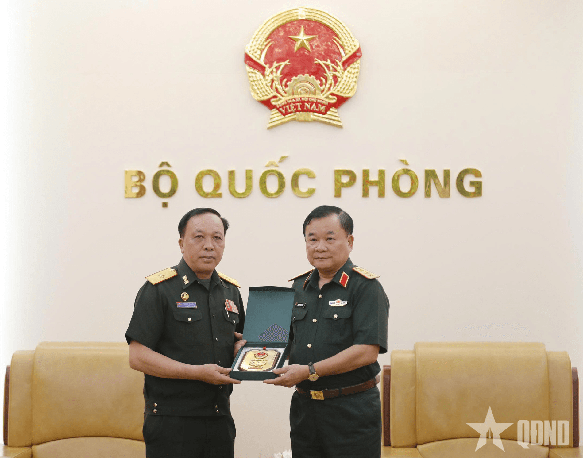 Thượng tướng Hoàng Xuân Chiến tiếp Cục trưởng Cục Tài chính, Tổng cục Hậu cần QĐND Lào