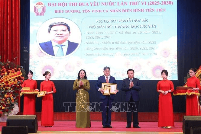 Giám đốc Học viện Chính trị quốc gia Hồ Chí Minh: Cần thiết lập cơ chế khen thưởng nhanh, không đợi tổng kết