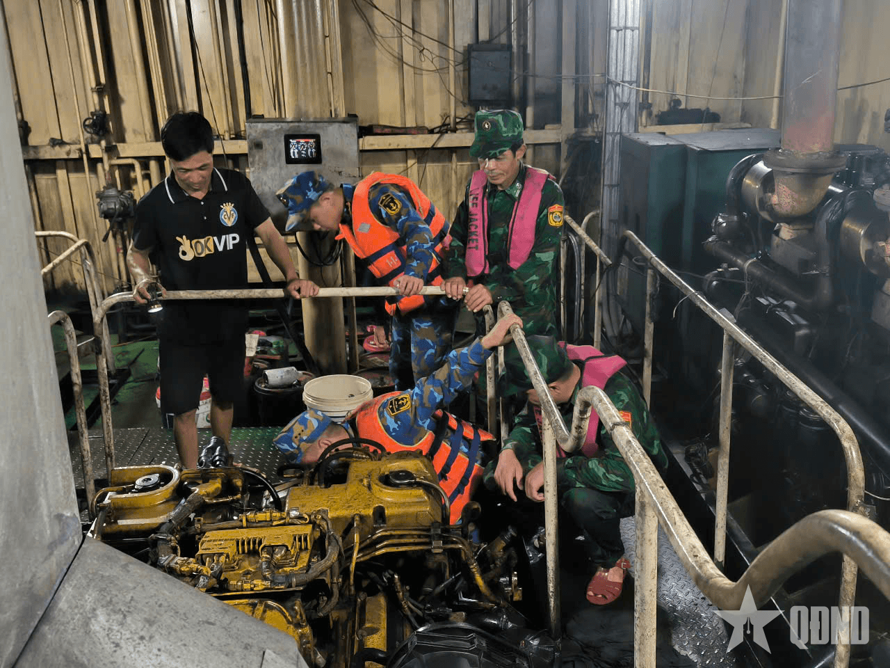 Bộ đội Biên phòng tỉnh Quảng Ninh cứu tàu cá gặp nạn trên biển