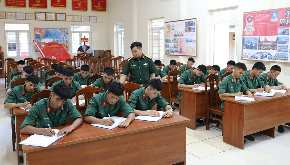 Thực hiện Nghị quyết Đại hội Đảng bộ Quân khu 3 lần thứ IX: Bám sát thực tiễn, tạo chuyển biến mạnh trong thực hiện nhiệm vụ - Bài 1: Vững mạnh chính trị, sâu rộng nền nếp chính quy
