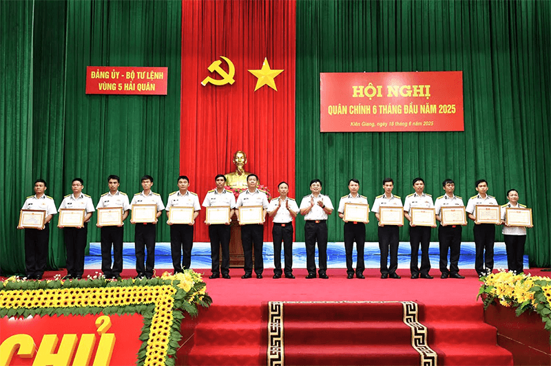 Vùng 5 Hải quân tổ chức Hội nghị quân chính 6 tháng đầu năm 2025