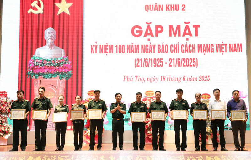 Bộ tư lệnh Quân khu 2 gặp mặt kỷ niệm 100 năm Ngày Báo chí Cách mạng Việt Nam