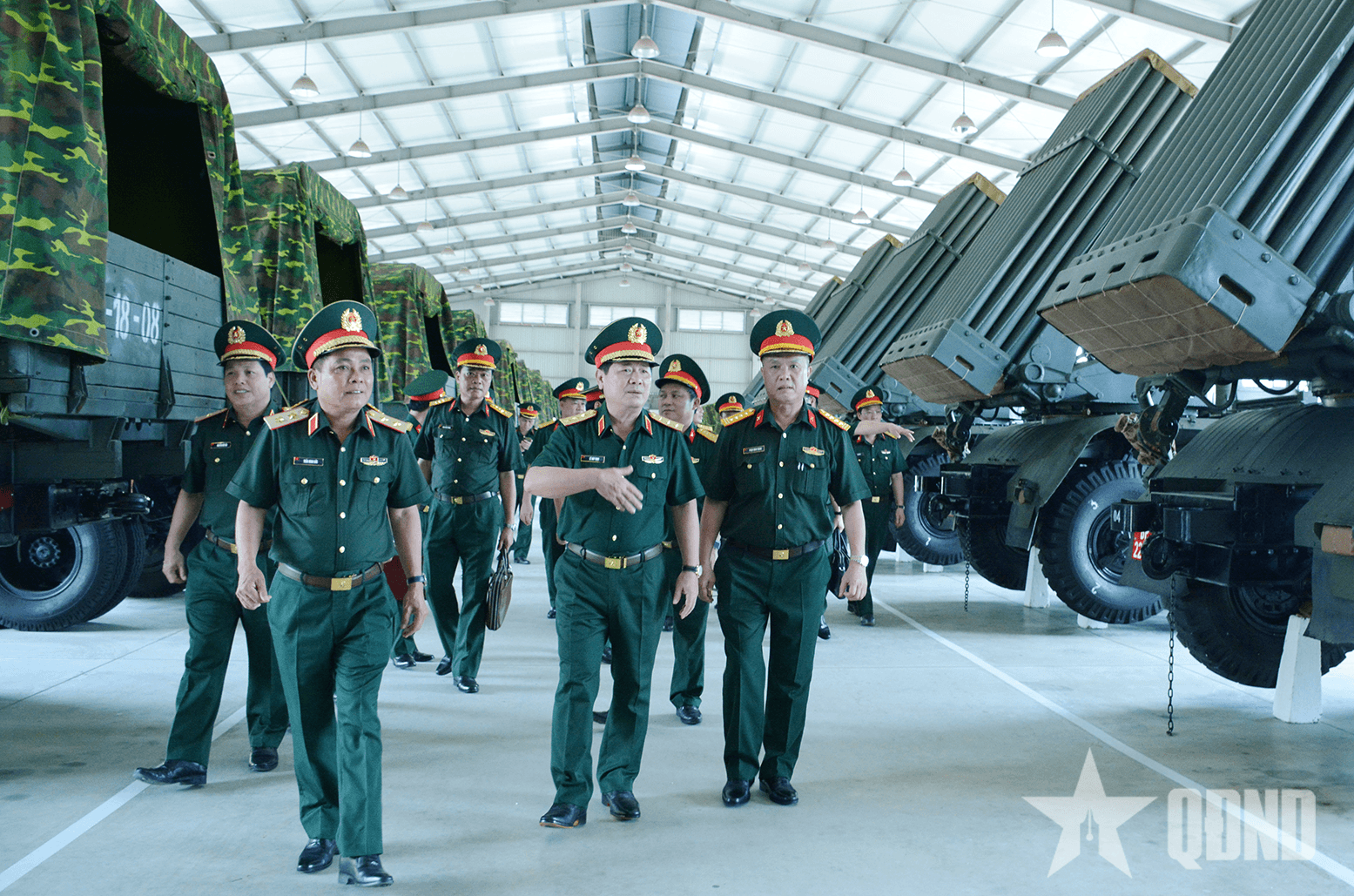 Thượng tướng Lê Huy Vịnh làm việc với Binh chủng Pháo binh