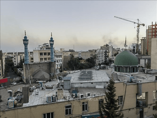 Căng thẳng Israel - Iran: Nhiều quốc gia nhanh chóng sơ tán công dân