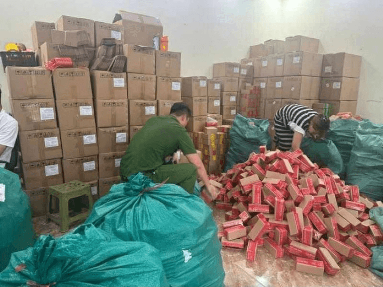 Quyết liệt triệt phá thực phẩm giả