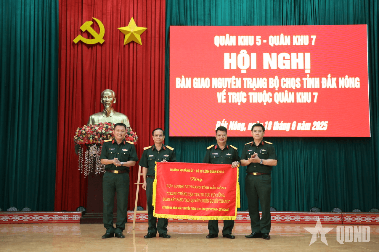 Bàn giao Bộ CHQS tỉnh Đắk Nông về trực thuộc Quân khu 7