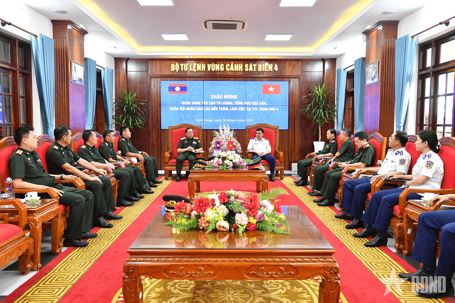 Đoàn công tác Cục Tài chính, Bộ Quốc phòng Lào thăm, làm việc với Vùng Cảnh sát biển 4