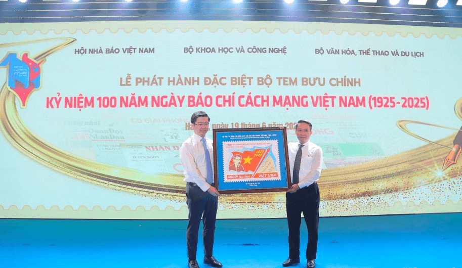 Phát hành bộ tem đặc biệt kỷ niệm 100 năm Ngày Báo chí cách mạng Việt Nam