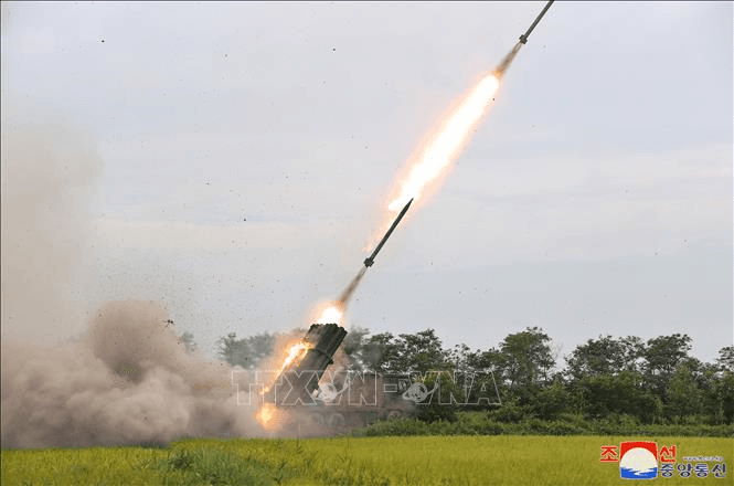 Hàn Quốc: Triều Tiên bắn 10 quả đạn pháo từ hệ thống phóng rocket đa nòng