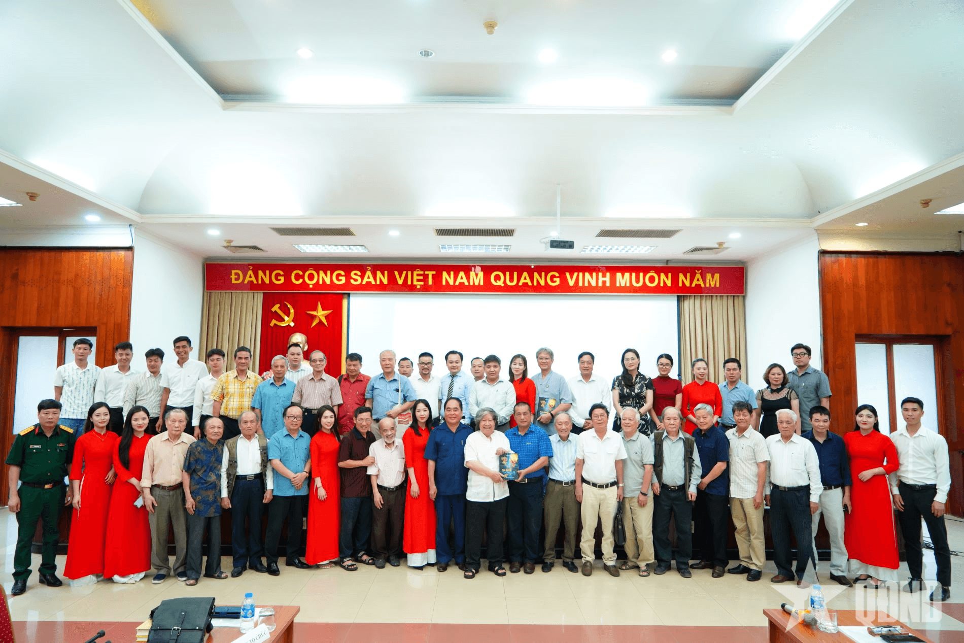 Tiếp tục thực hiện tập 2 dự án sách “Con đường tương lai”